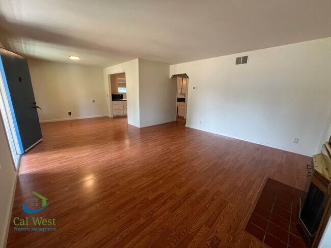 Foto del edificio - 467 Novato Ave