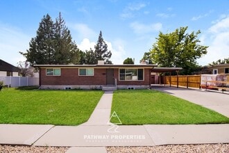 Building Photo - 881 N 950 W