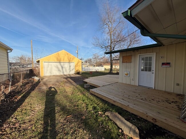 Building Photo - 1327 Bethany Ln