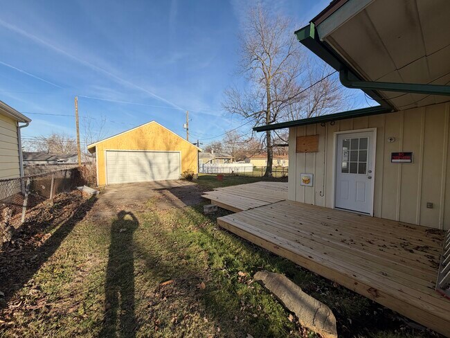 Foto del edificio - 1327 Bethany Ln