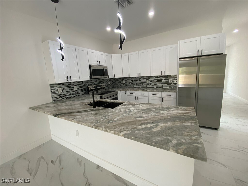 Foto principal - 5446 Billings St