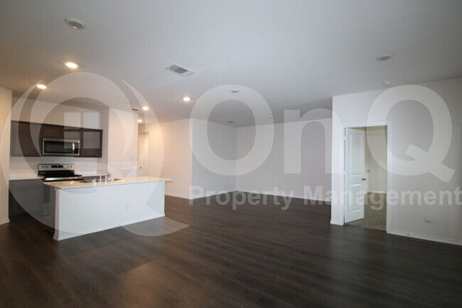 Foto del edificio - 902 Old Blf Ln