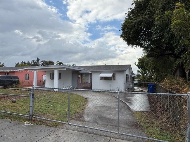 Foto del edificio - 2631 NW 25th St