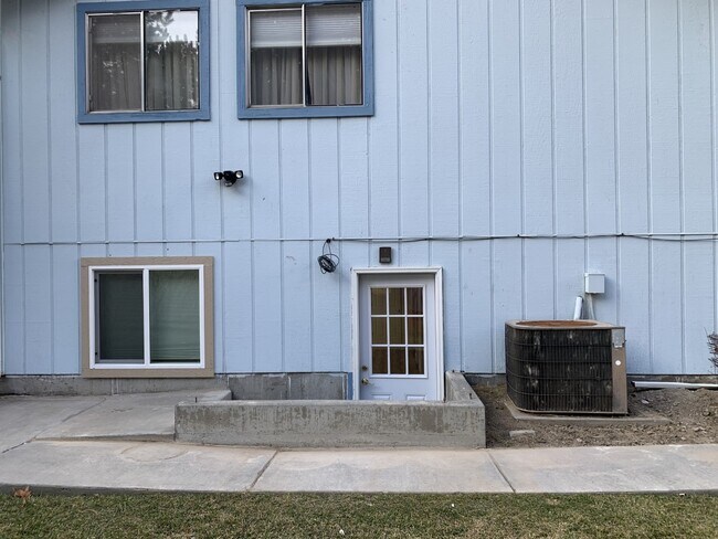 basement entrance - 550 E Ash St