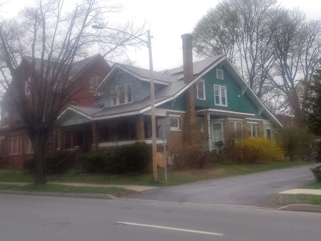 House - 523 W Beaver Ave