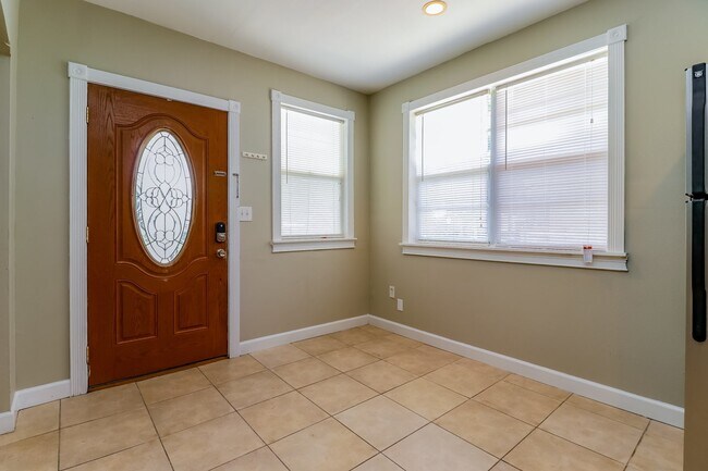 Foto del edificio - 1904 W Saint Louis St