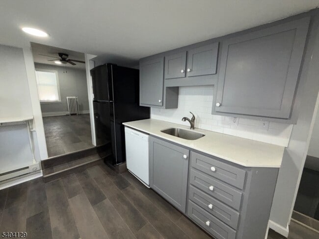 Building Photo - 57 Bridge St