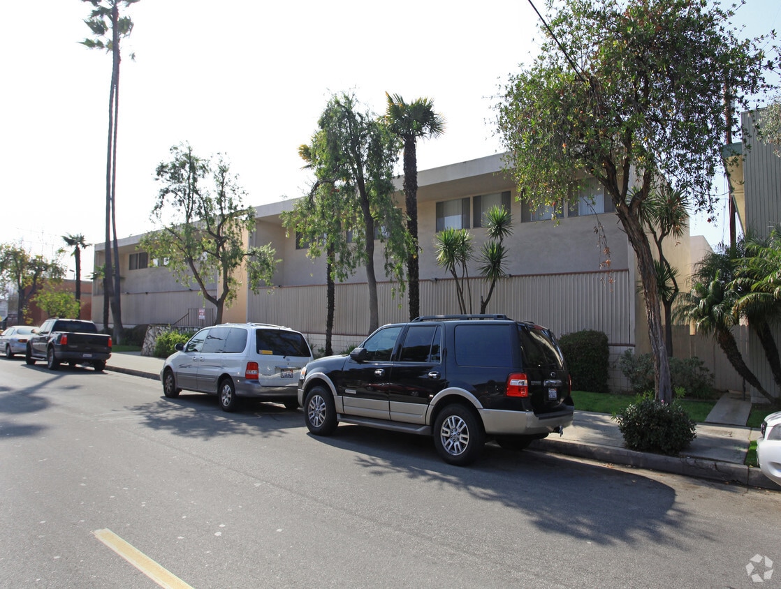 Building Photo - Victor Arms Townhomes