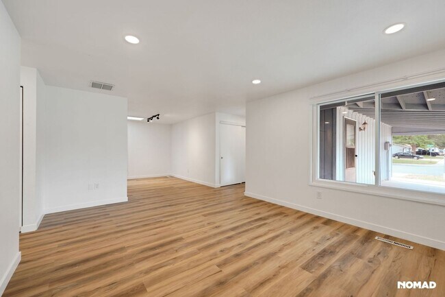Foto del edificio - Newly Renovated 4BR Duplex in SW Loveland
