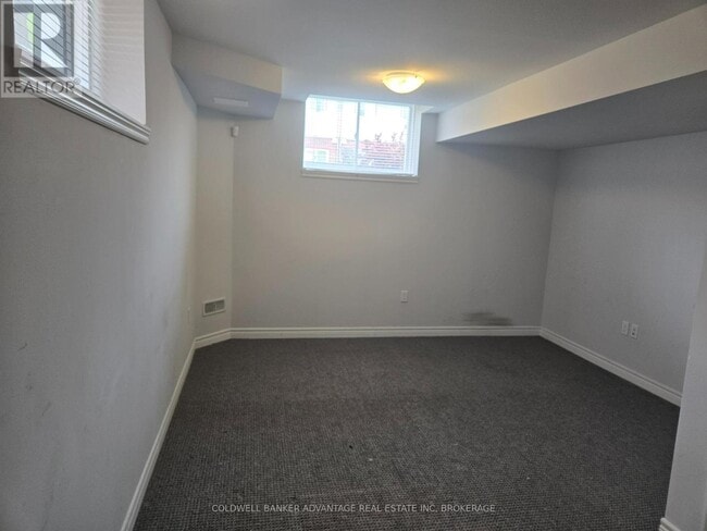 Building Photo - 49 Lymburner St.