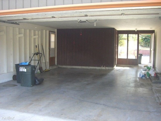 Building Photo - 3 br, 1.5 bath House - 2228 Merchant Way