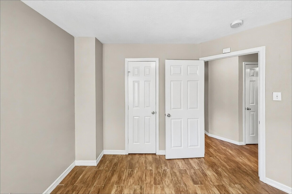 Building Photo - 5 Paddock Pines Pl