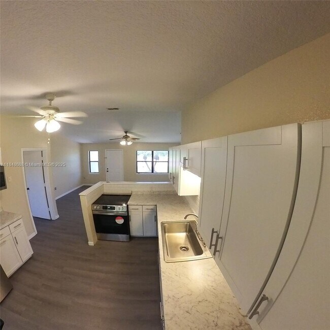 Foto del edificio - 21548 Seyburn Terrace