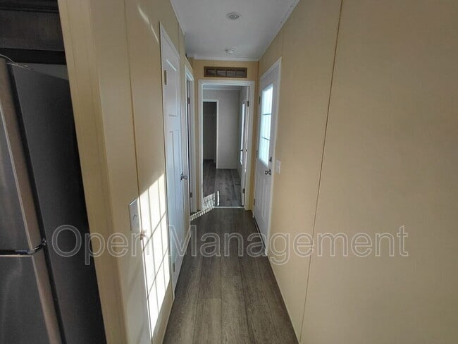 Building Photo - 301 Mantle Ave