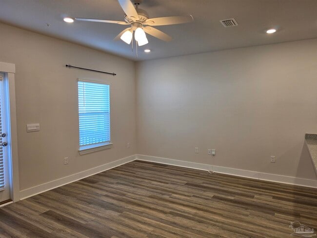 Foto del edificio - 9525 Nature Crk Cir