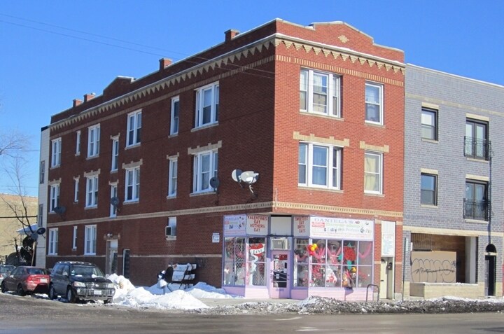 Building Photo - 3824 W North Ave
