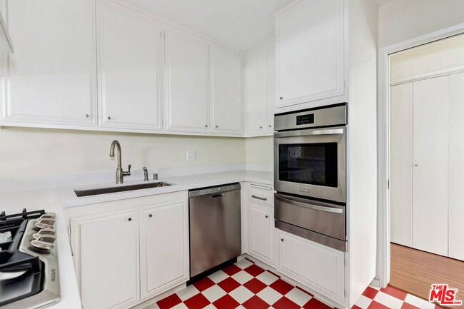 Building Photo - 4104 Madison Ave