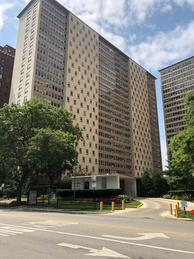 Building Photo - 3950 N Lake Shore Dr