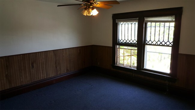 Building Photo - 309 8th St SE