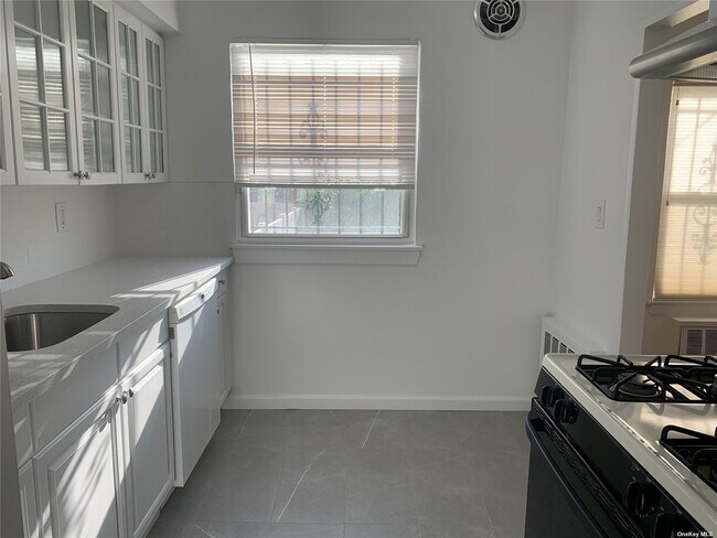 Building Photo - 42-40 193rd St