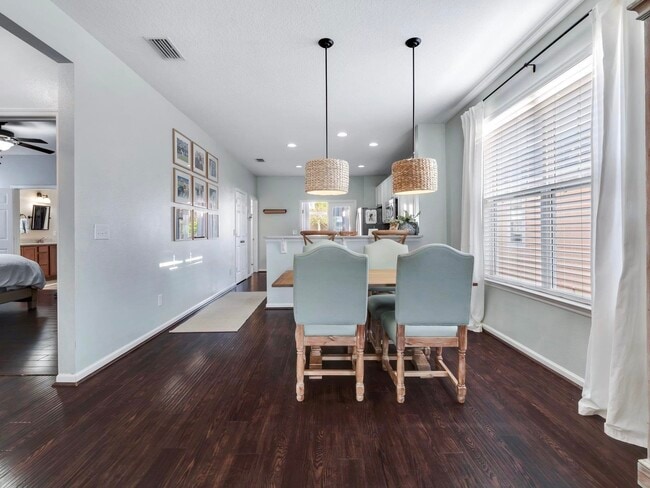 Foto del edificio - 2436 Rain Lily Way