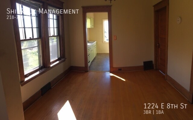 Foto del edificio - 1224 E 8th St