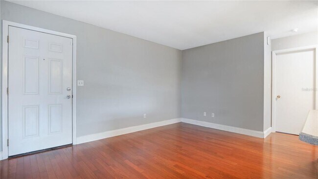 Building Photo - 3154 S Bumby Ave