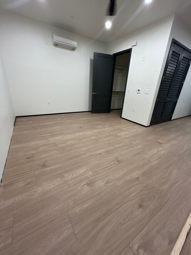 Foto del edificio - 1324 N St
