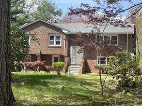 Building Photo - 465 Hartford St