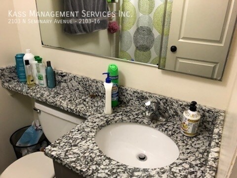 Building Photo - Spacious + Centrally Located 2bd/1.5bth To...