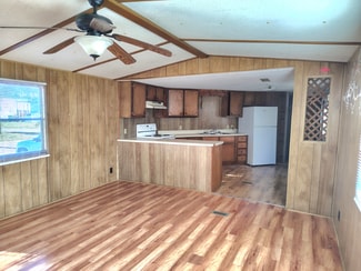 Building Photo - 1033 MS-182