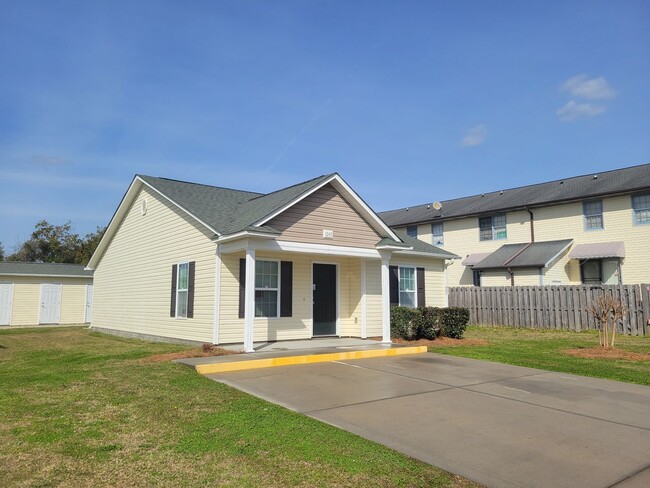 Foto del edificio - 2-Bedroom, 2-Bath Duplex House