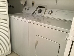 Building Photo - 440 Fox Haven Dr