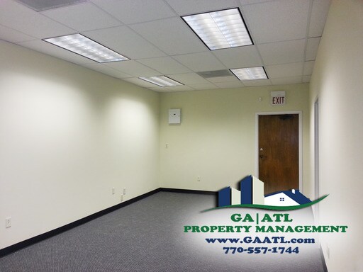 Building Photo - 6123 Oakbrook Pky