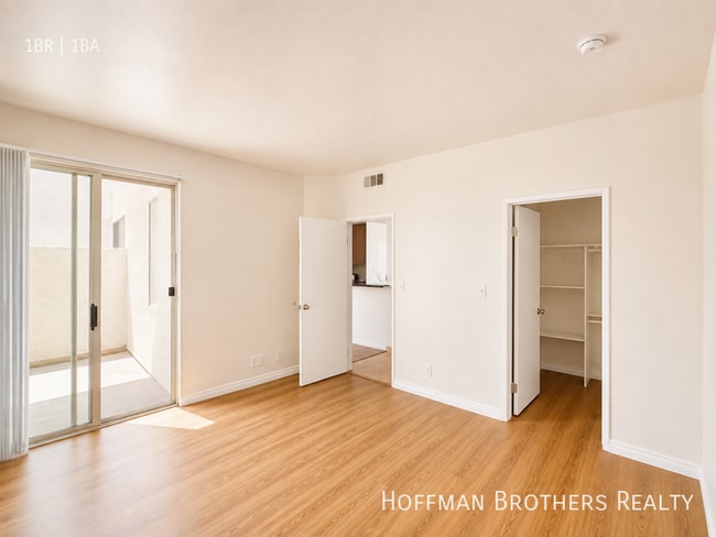 Building Photo - 945 N Serrano Ave