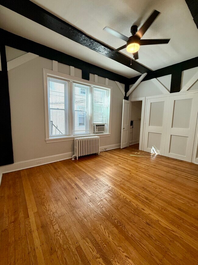 Foto del edificio - 108 Forrest Ave