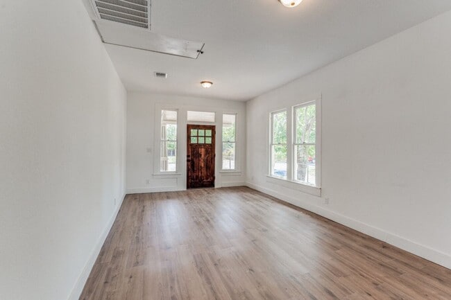 Building Photo - 417-P