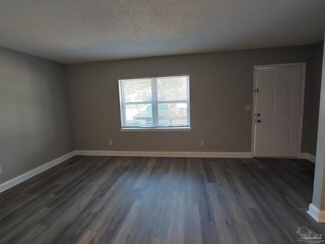 Foto del edificio - 3531 N Blue Angel Pkwy