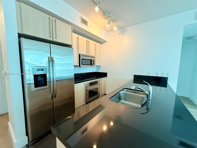 Foto del edificio - 79 SW 12th St
