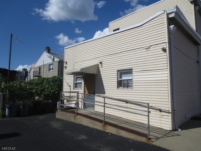 Building Photo - 601 Van Houten Ave