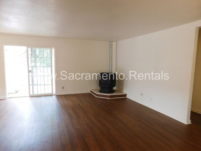Building Photo - 3 br, 2 bath House - 3111 B Street