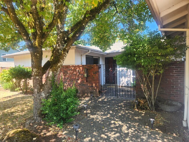 Foto del edificio - 2750 NW Eastway Ct