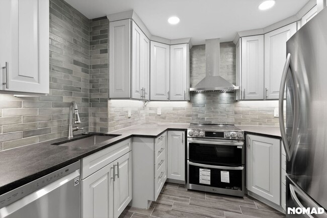 Building Photo - 912 N Clarkson St