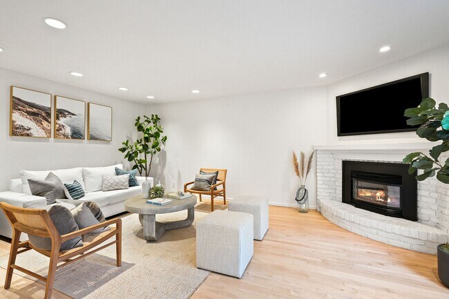 Foto del edificio - Natural Sunlight in every room, Palos Verdes Estates