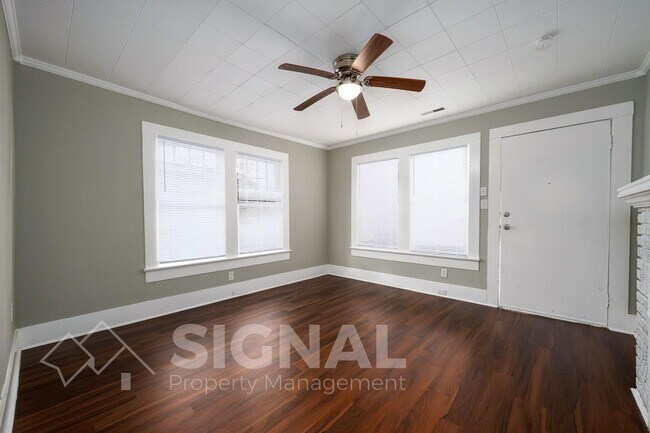 Building Photo - 235 Center St