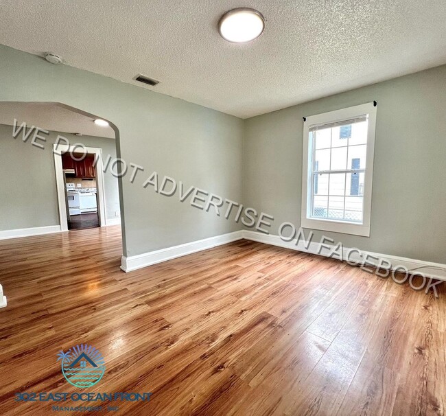 Building Photo - Lovely 3 bedroom / 2 bathroom unit availab...