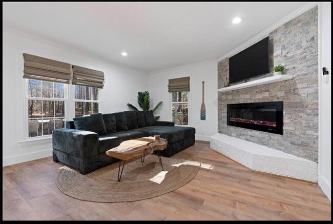 Building Photo - 42 Wooding Pl