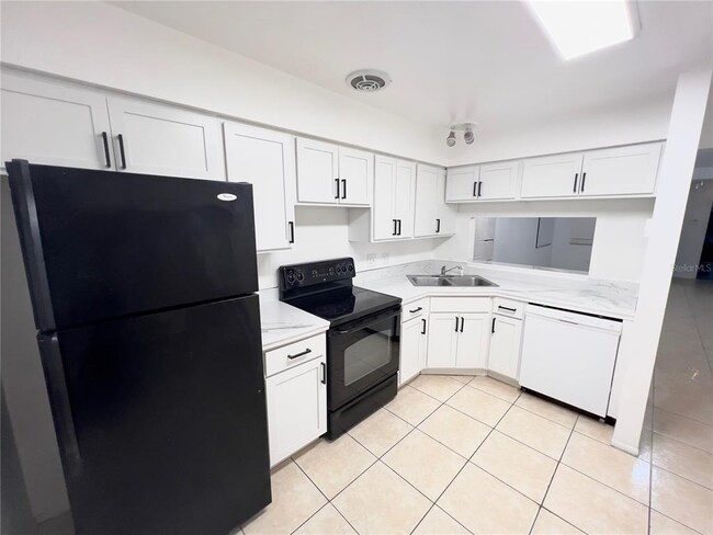Foto del edificio - 7101 Harbor Heights Cir