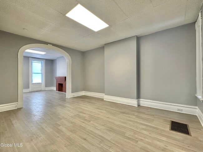 Foto del edificio - 1 Pawling Ave