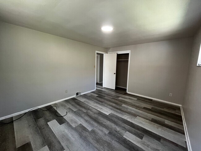 Building Photo - 109 Pauline Pl